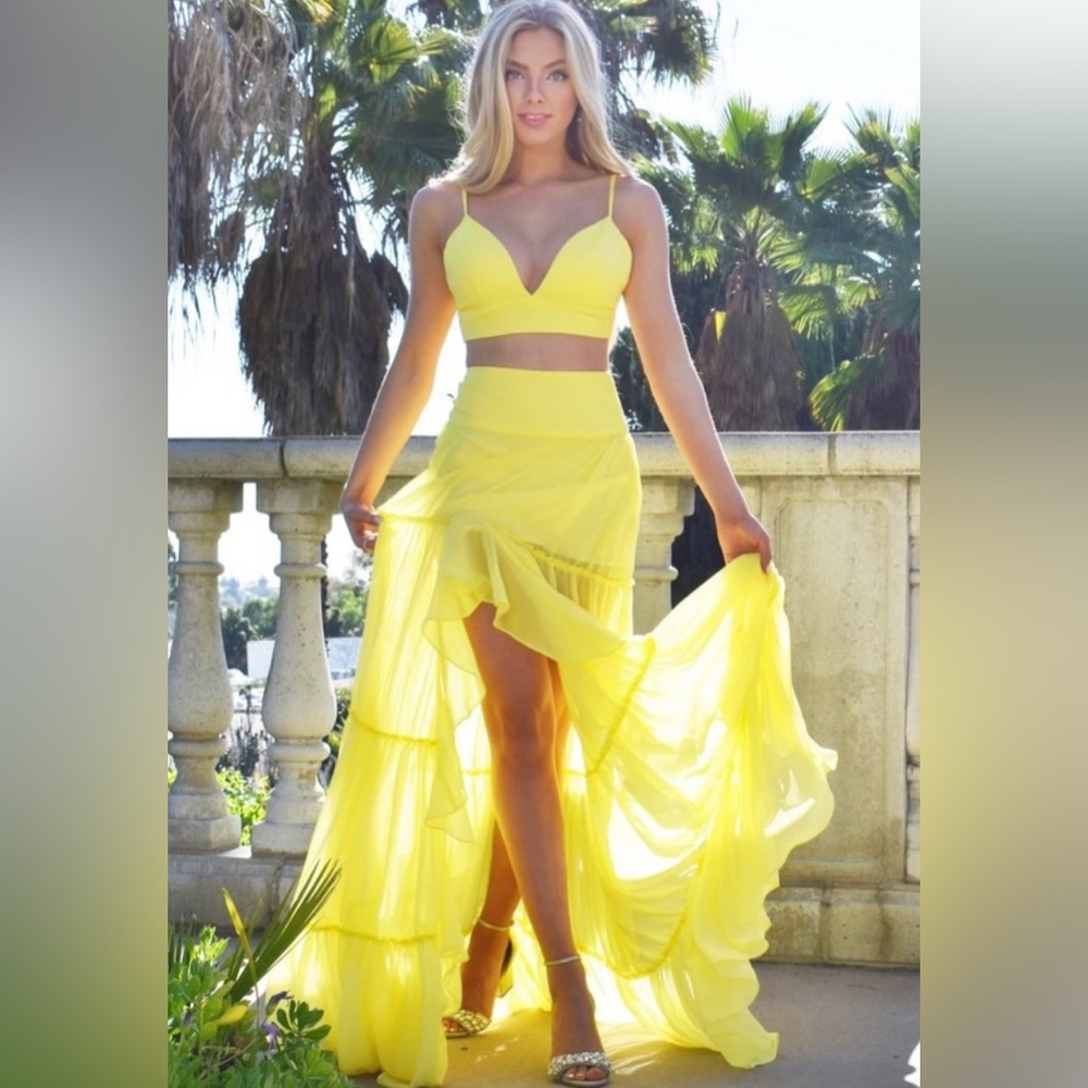 New Rene the Label Yellow 2 Piece Charlize Gown – M